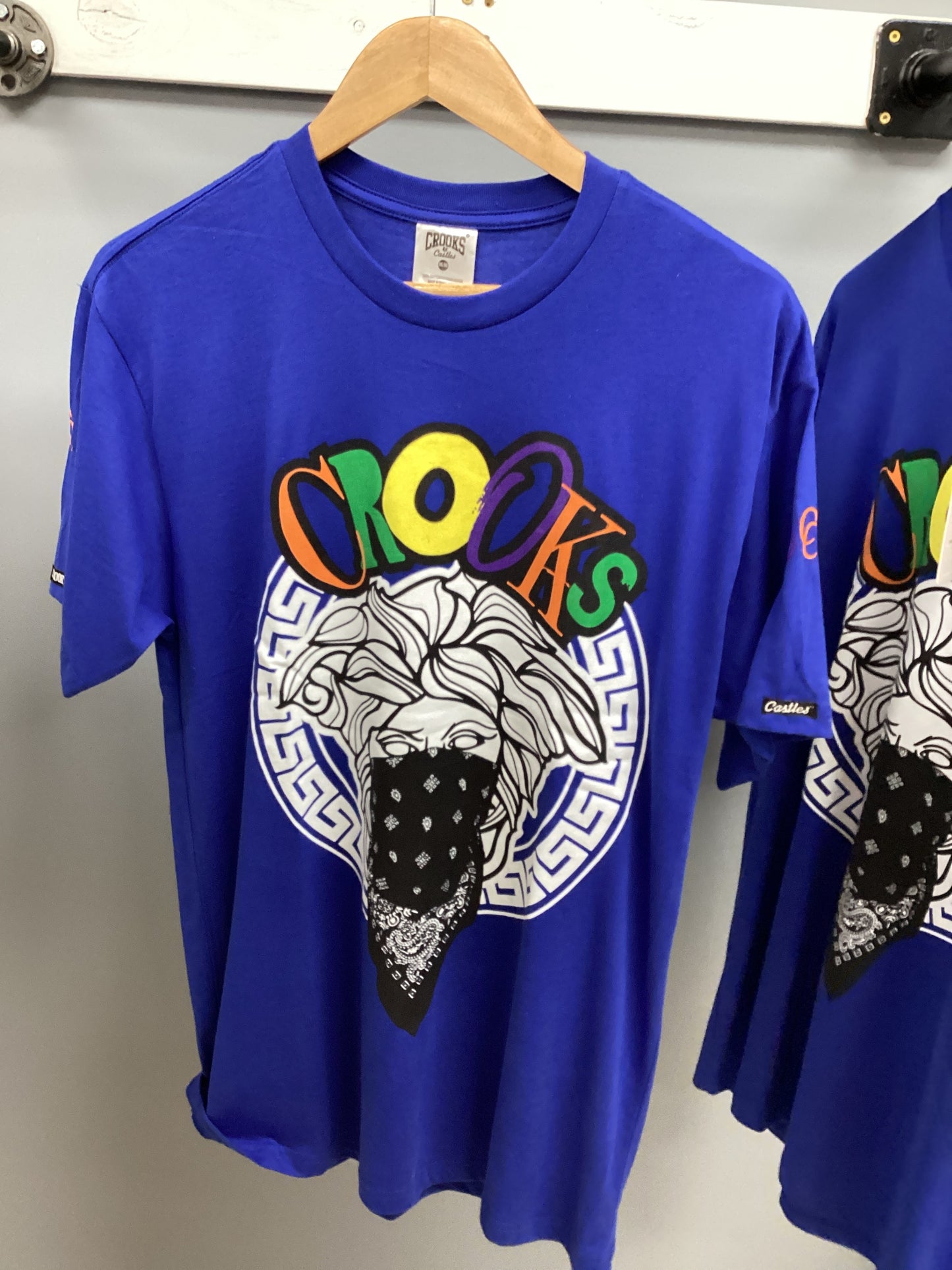 Blue Crooks and Castles T Shirt Size M