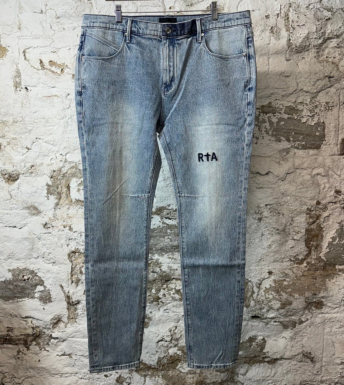 RTA Clayton Light Faded Denim Jeans size 33